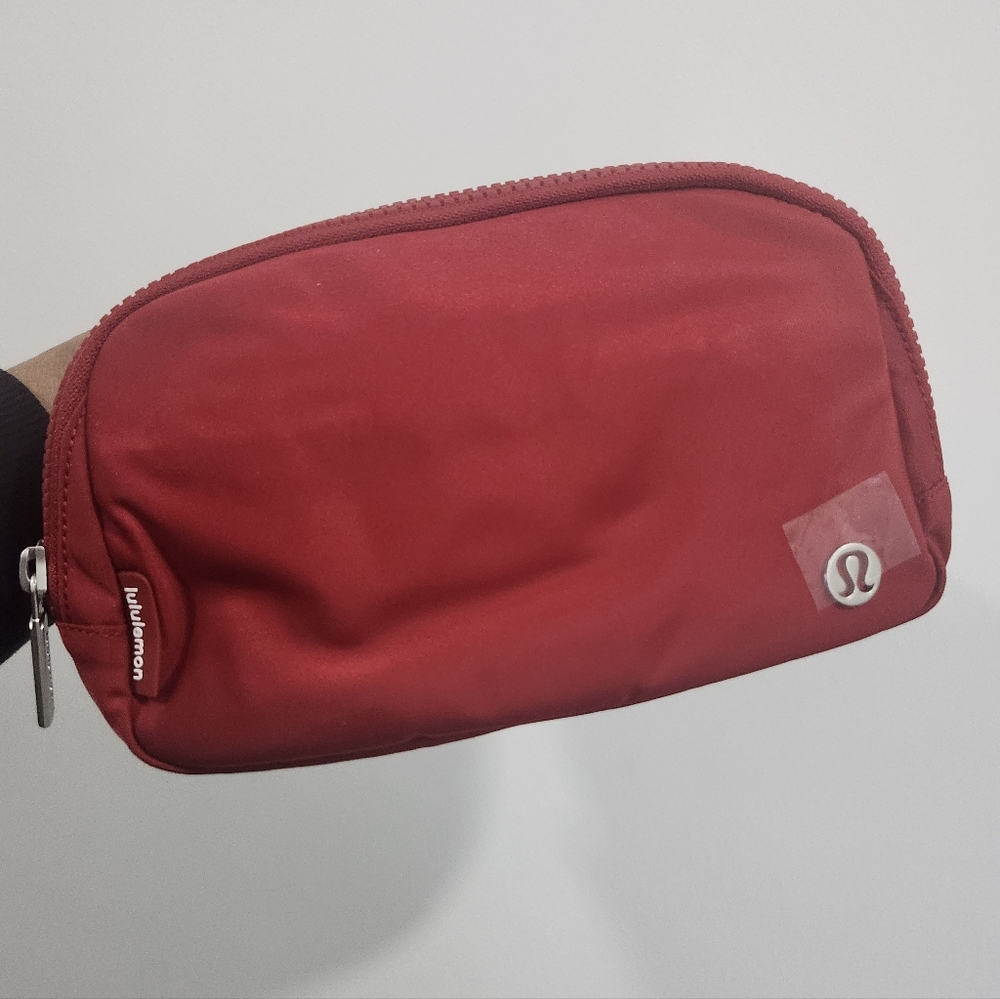 NWT LULULEMON EVERYWHERE BELT BAG